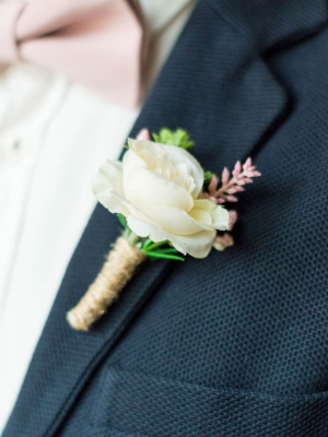 COD 1- Boutonniere Roses