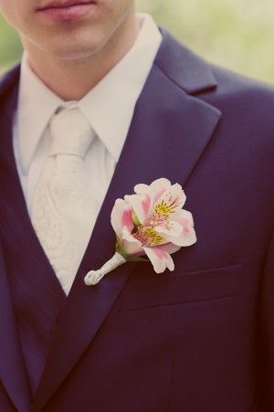 COD 1- Boutonniere Astromelia